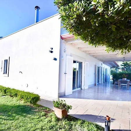 Con Piscina+jacuzzi3 Minuti Dal Mare