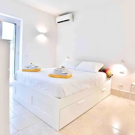 Con Piscina+jacuzzi3 Minuti Dal Mare Willa